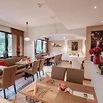 Unter Den Linden Отель 3*